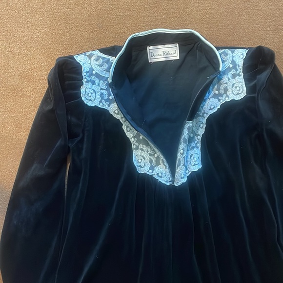 Women’s Robe - Picture 2 of 6